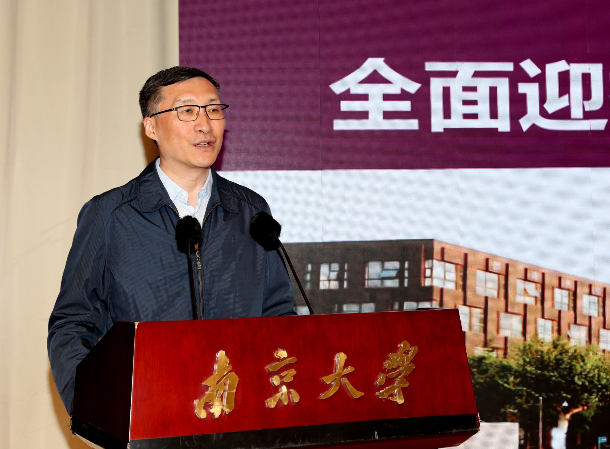 张峻峰副校长做工作部署